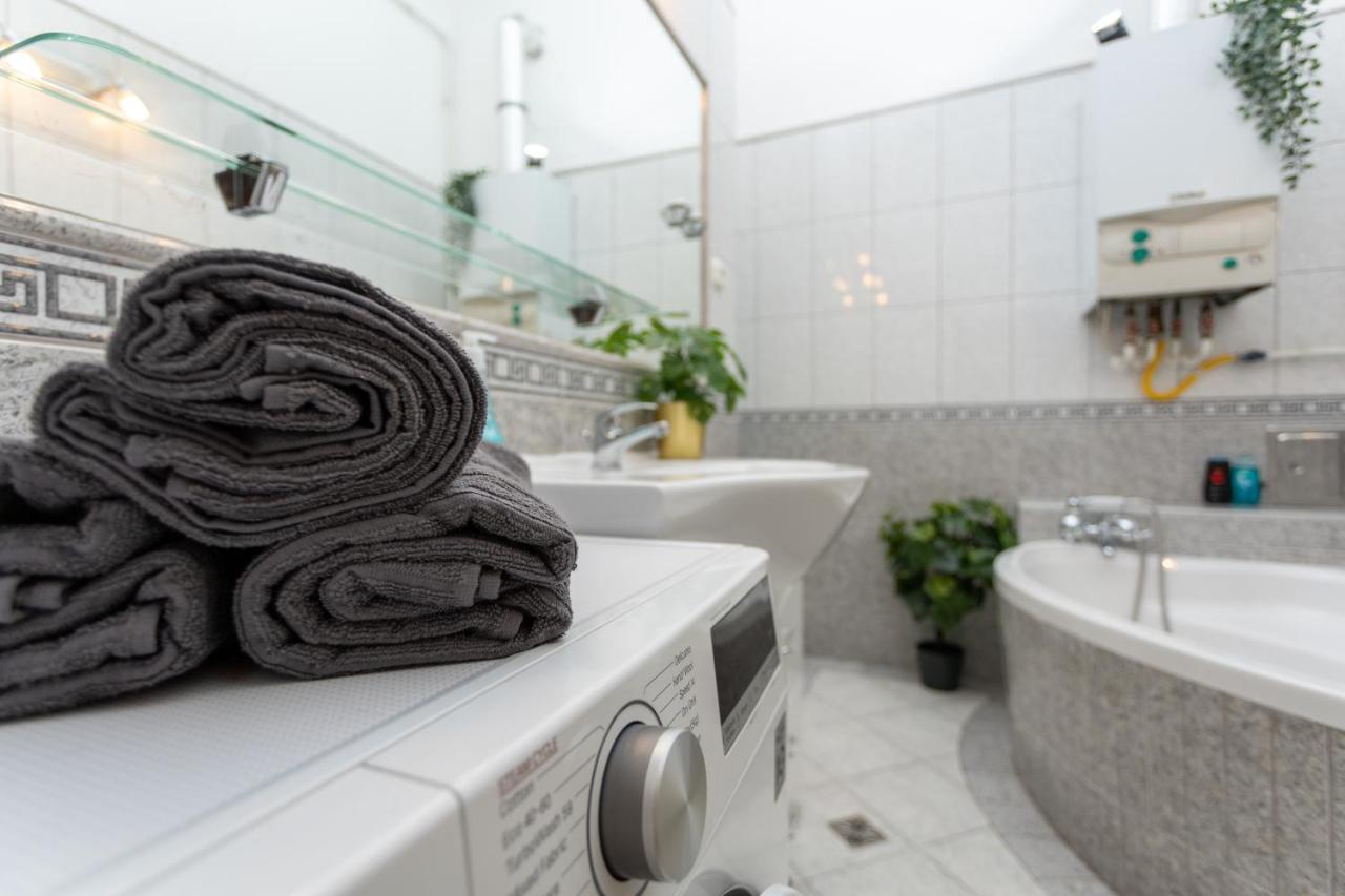 Emerald Suite With Free Parking Budapest Luaran gambar
