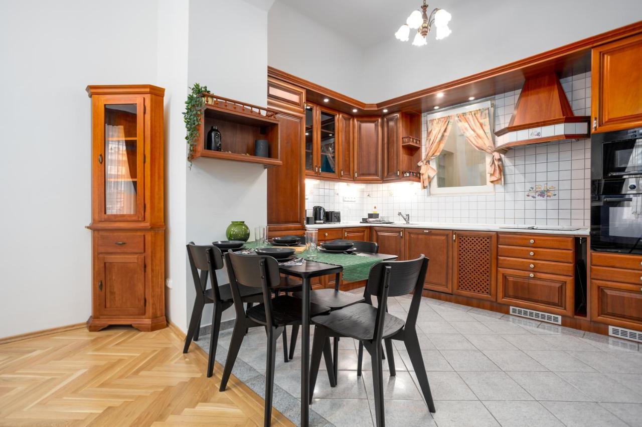 Emerald Suite With Free Parking Budapest Luaran gambar